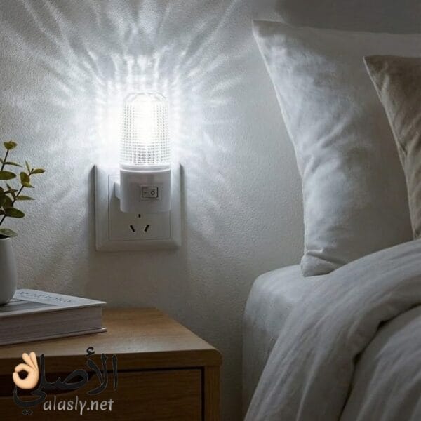 لمبة إضاءة ليلية LED على الحائط