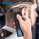 VGR ماكينة تحديد وتشذيب اللحية للرجال 977 أزرق من الأمام بتصميم احترافي