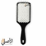 فرشة شعر بونيتا 013 باللون الأسود والأبيض، مع عرض وجهي الفرشاة لإظهار قاعدة الشعيرات والسطح الخلفي.