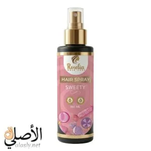 اسبراي سويتي معطر للشعر 150 مل من روزيليا، بعبوة سوداء وملصق وردي وتفاصيل ذهبية ورشاش علوي.